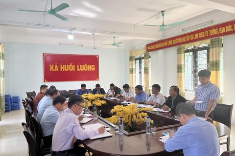 Ban Chỉ đạo xóa nhà tạm xã tiếp và làm việc với đoàn kiểm tra của huyện về tình hình triển khai xóa nhà tạm trên địa bàn xã